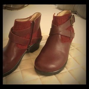 Burgundy bootie clogs